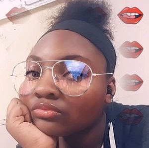 Meet your Posher, Laryn